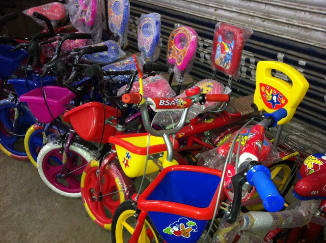 toy market in jhandewalan