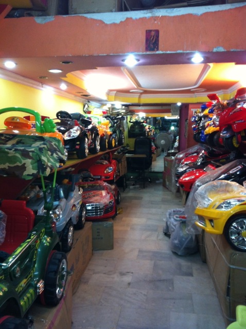 jhandewalan toy market